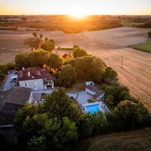 https://le-petit-bleu-chambre-dhotes.midi-pyreneeshotels.com